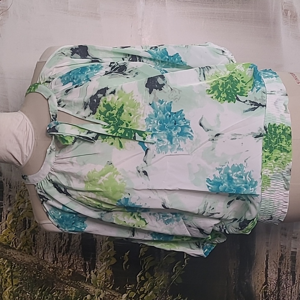 New with tags! Womens Medium floral cut out shoulder chiffon flowy blouse